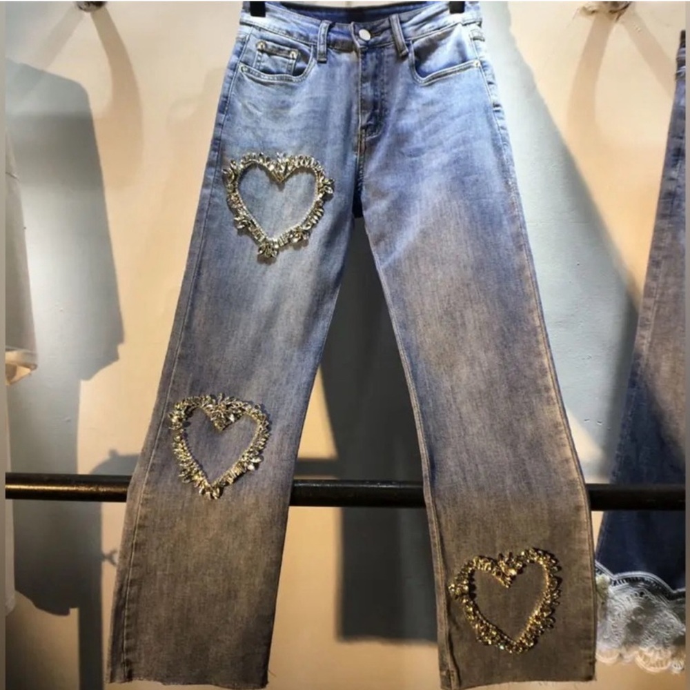 NWOT Swarovski Crystal heart cropped soft denim jeans